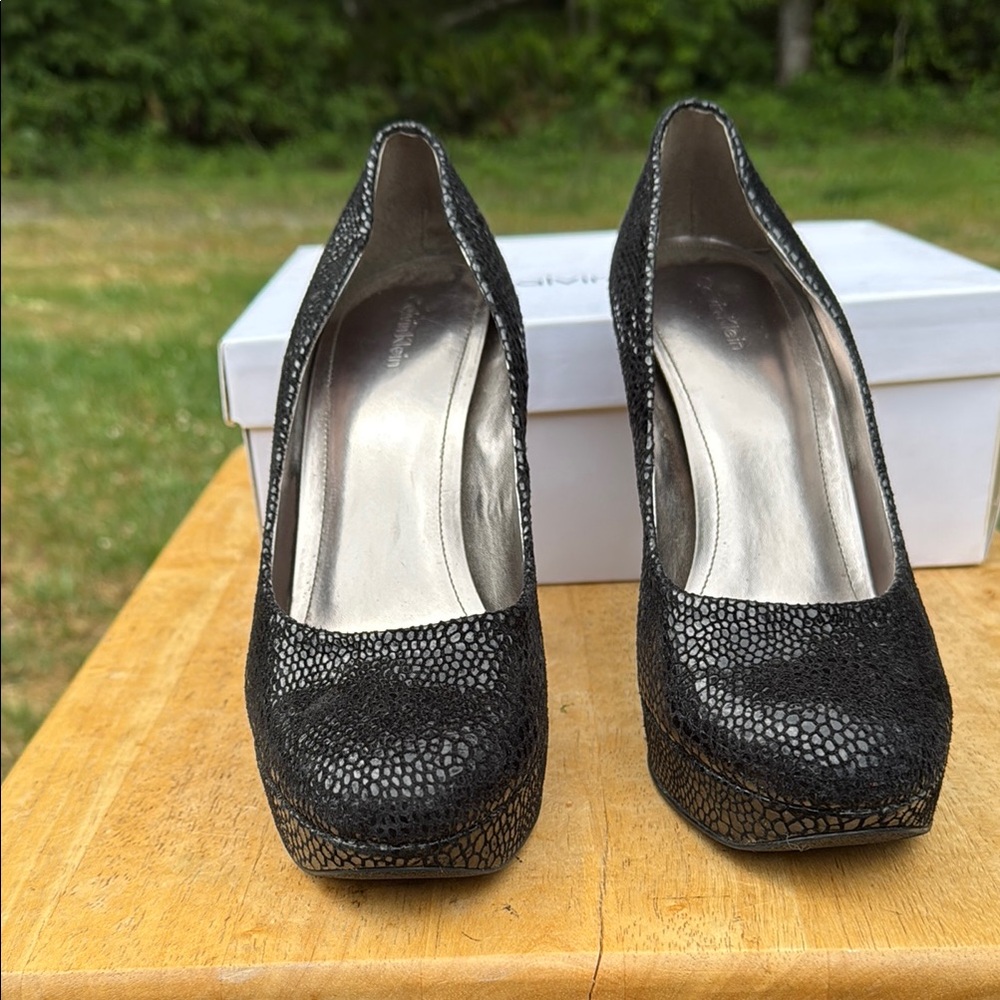 Calvin Klein Carley Black Metallic Honeycomb Platform Pumps 9.5M